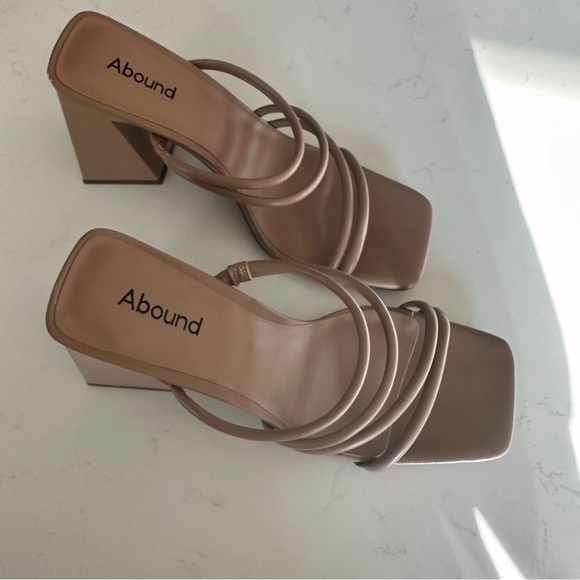 Abound Austyn Strappy Sandal in Tan size: 9 - Picture 3 of 5